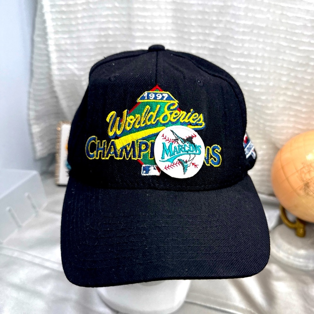 (W4) Champions Black Cap vintage 1997 World Series